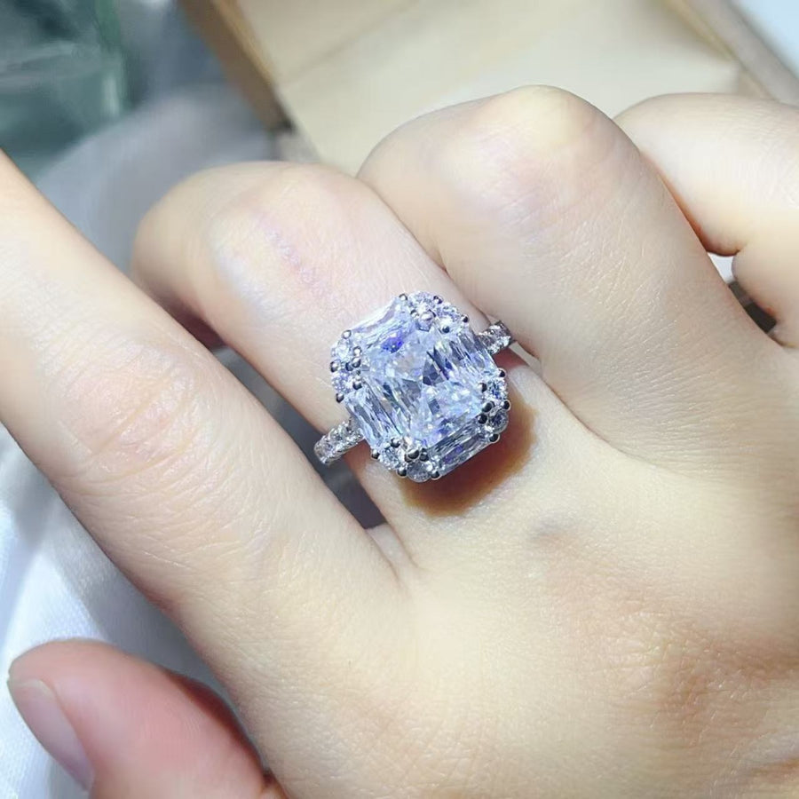 Platinum-Plated,925 sterling silver,Moissanite Carat weight: 3ct Care instructio ring in Silver with classic silhouette