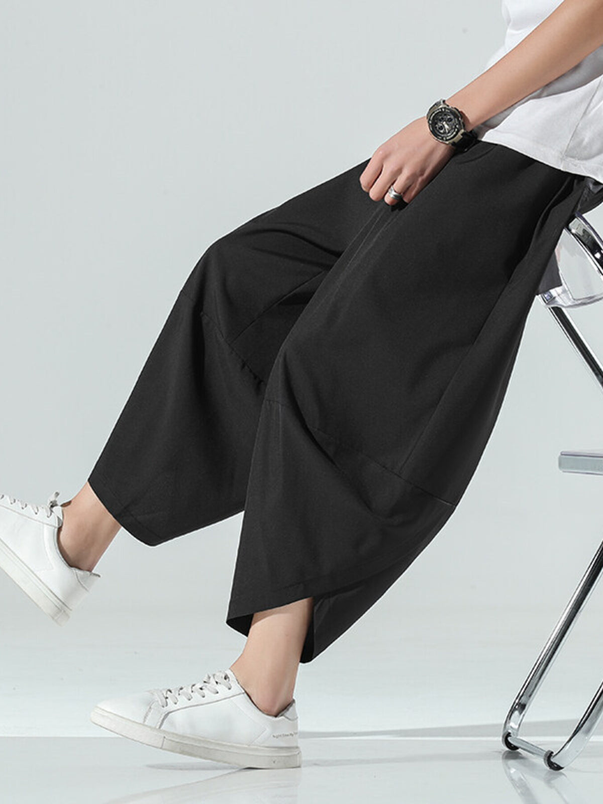 wide-leg pants in black featuring pocketed and wide-leg fit