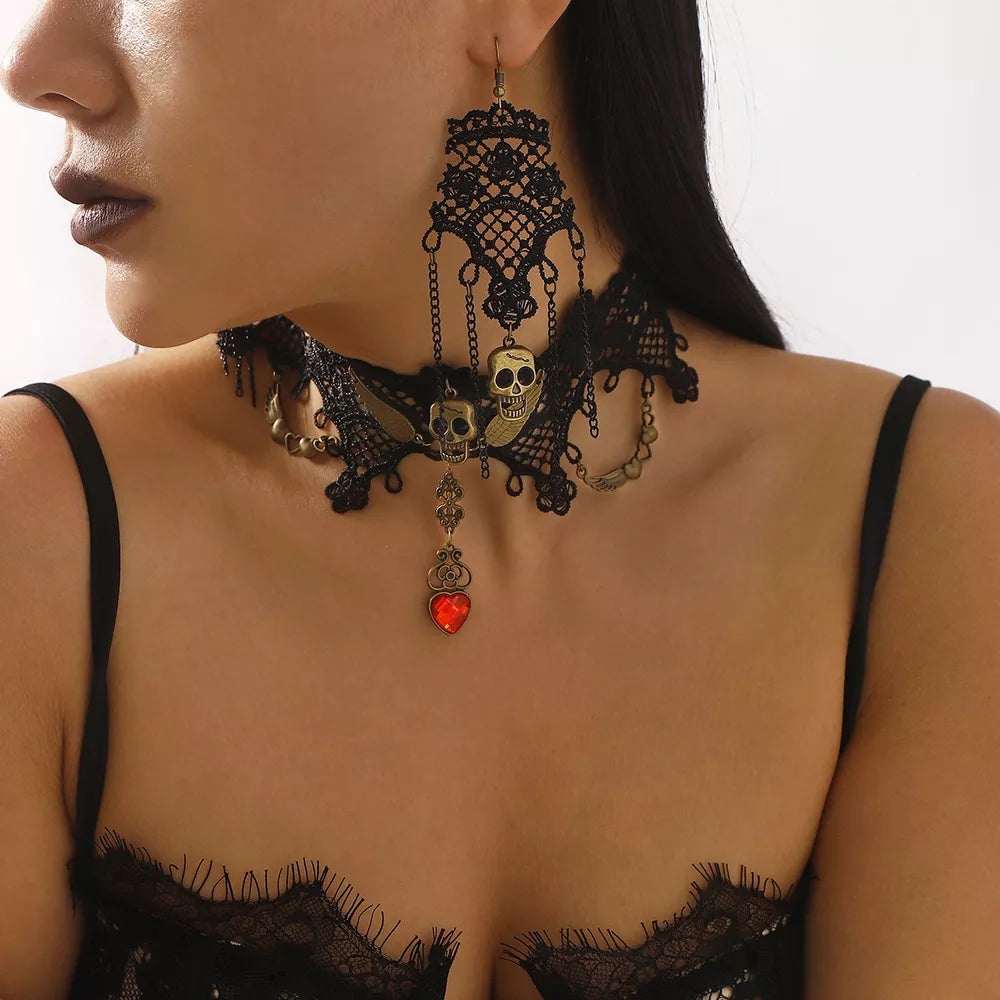 necklace in black featuring 3-piece set and fitted fit
