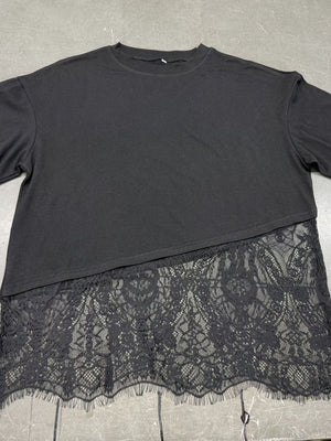 Lace Hem Short Sleeve Top in Black with lace hem