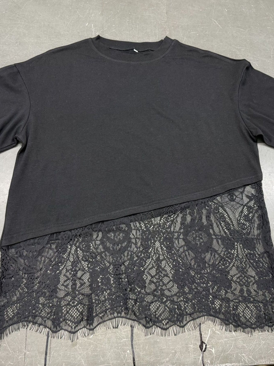 Lace Hem Short Sleeve Top in Black with lace hem