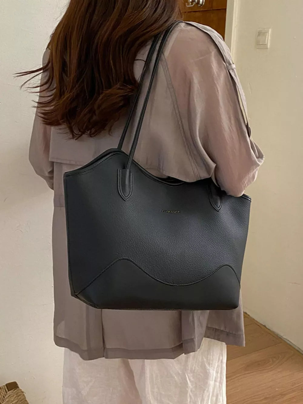 Brown handbag with medium and open-top
