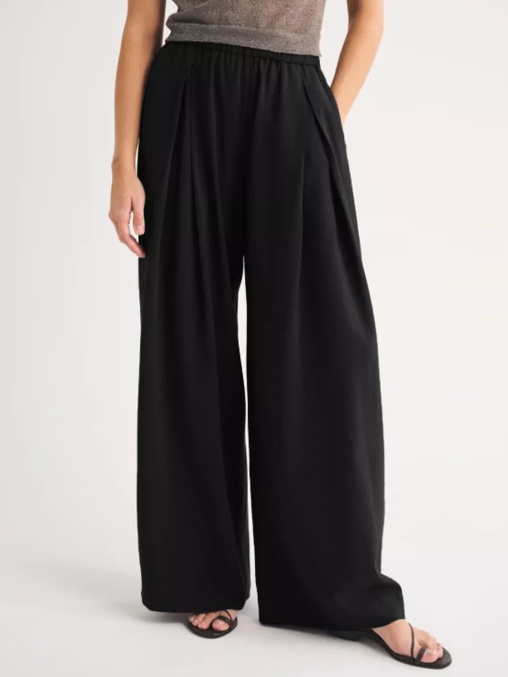 wide-leg pants in Coffee Brown with pocketed and full-length