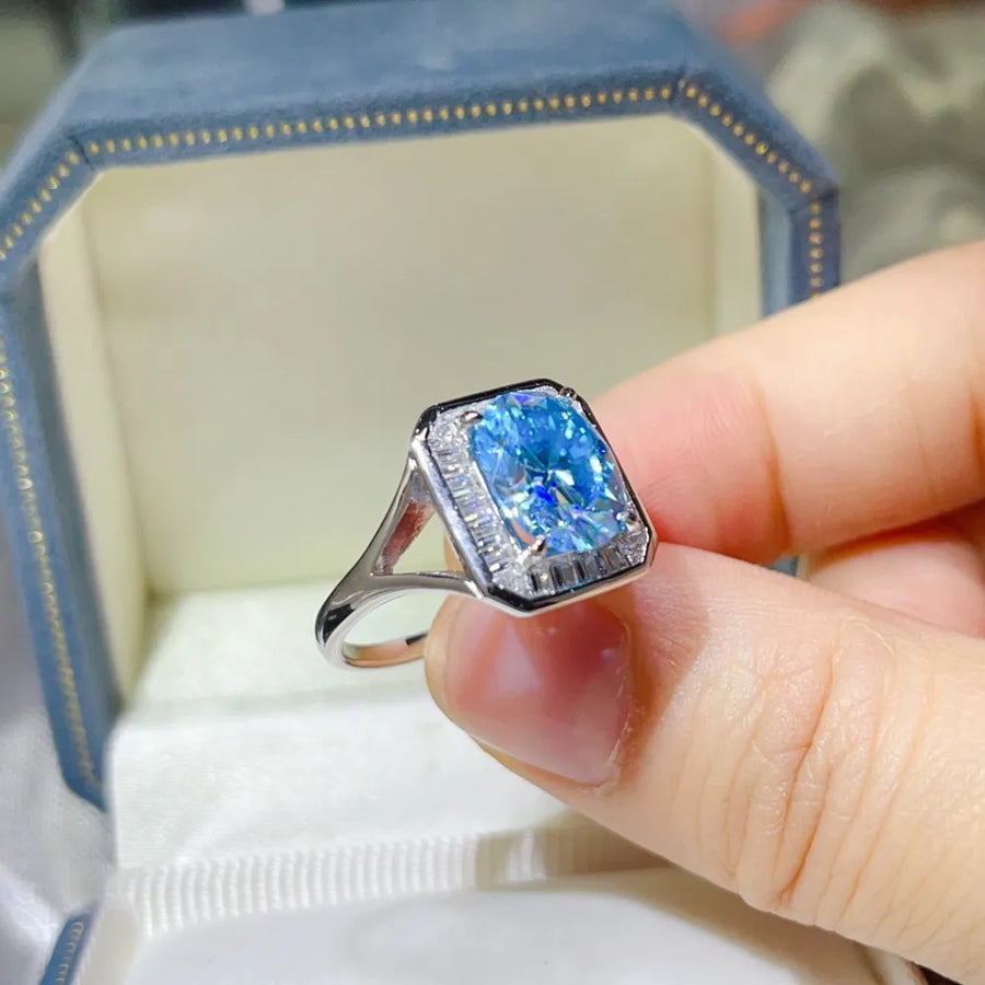 Platinum-Plated,925 sterling silver,Moissanite,Zircon (accent stones) Carat weig ring in silver with boxy silhouette