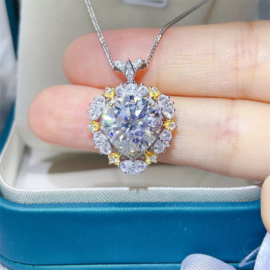 Platinum-Plated,925 sterling silver,Moissanite Carat weight: 5ct Care instructio Necklace in Silver with pendant silhouette