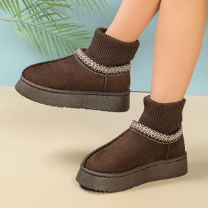 Black boots with ankle-length and pullover