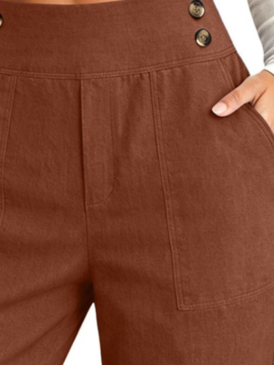 pants in Army Green with pocketed and cropped
