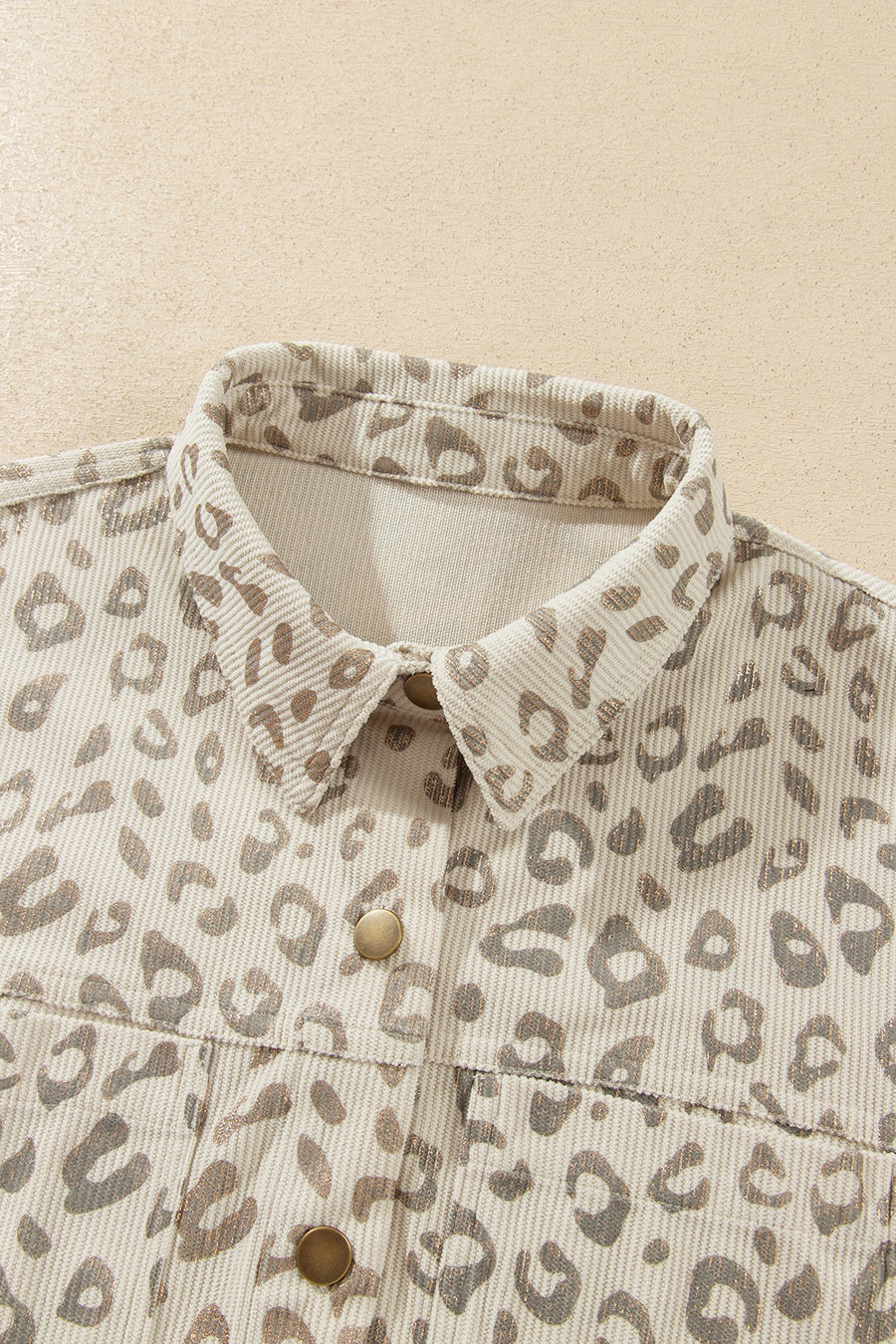 jacket in light beige with buttoned and hip-length
