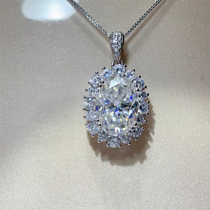necklace in silver featuring moissanite stones and straight fit