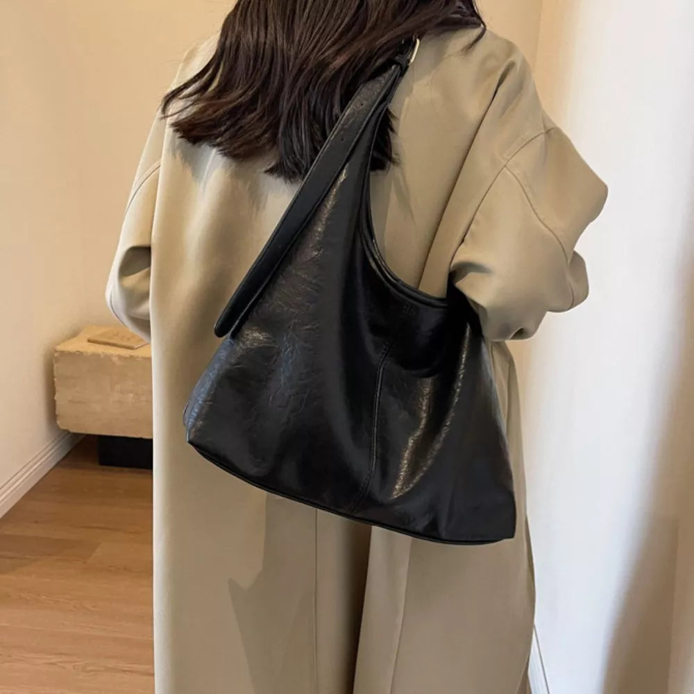 Adjustable Strap Shoulder Bag in Black