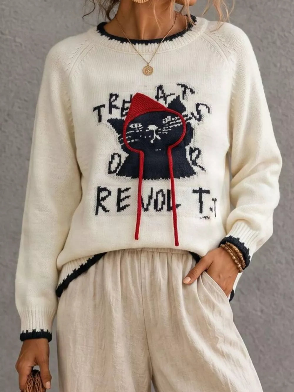 Beige pullover sweater with hip-length and pullover