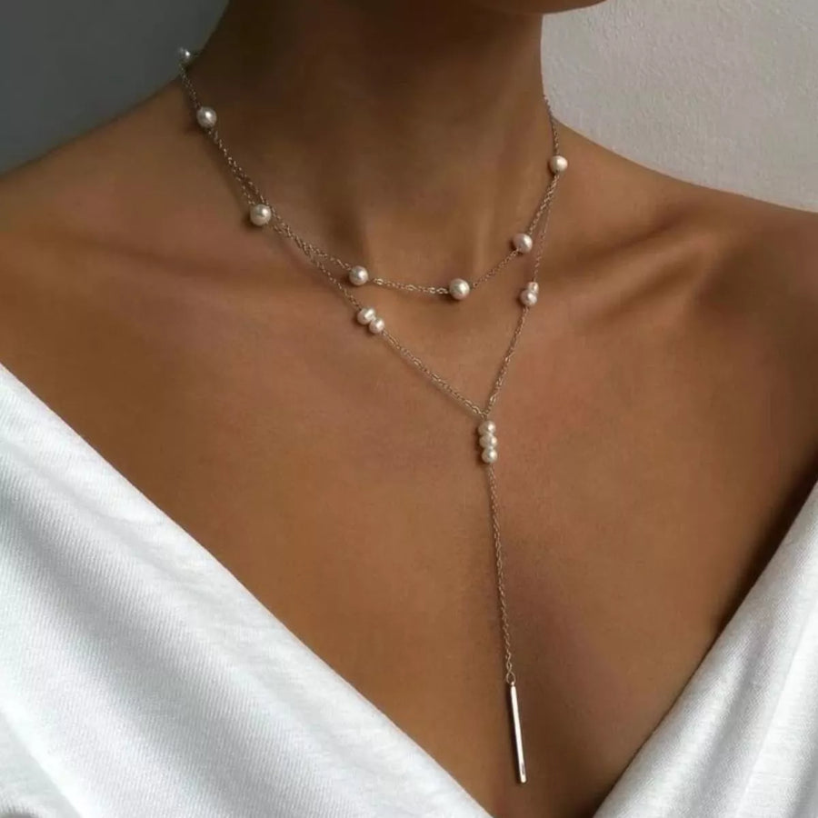 Silver double layered Y-shaped pearl necklace with bar pendant detail
