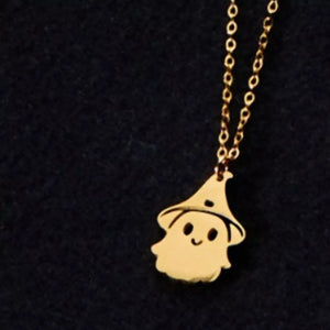 necklace in gold with figural and pendant