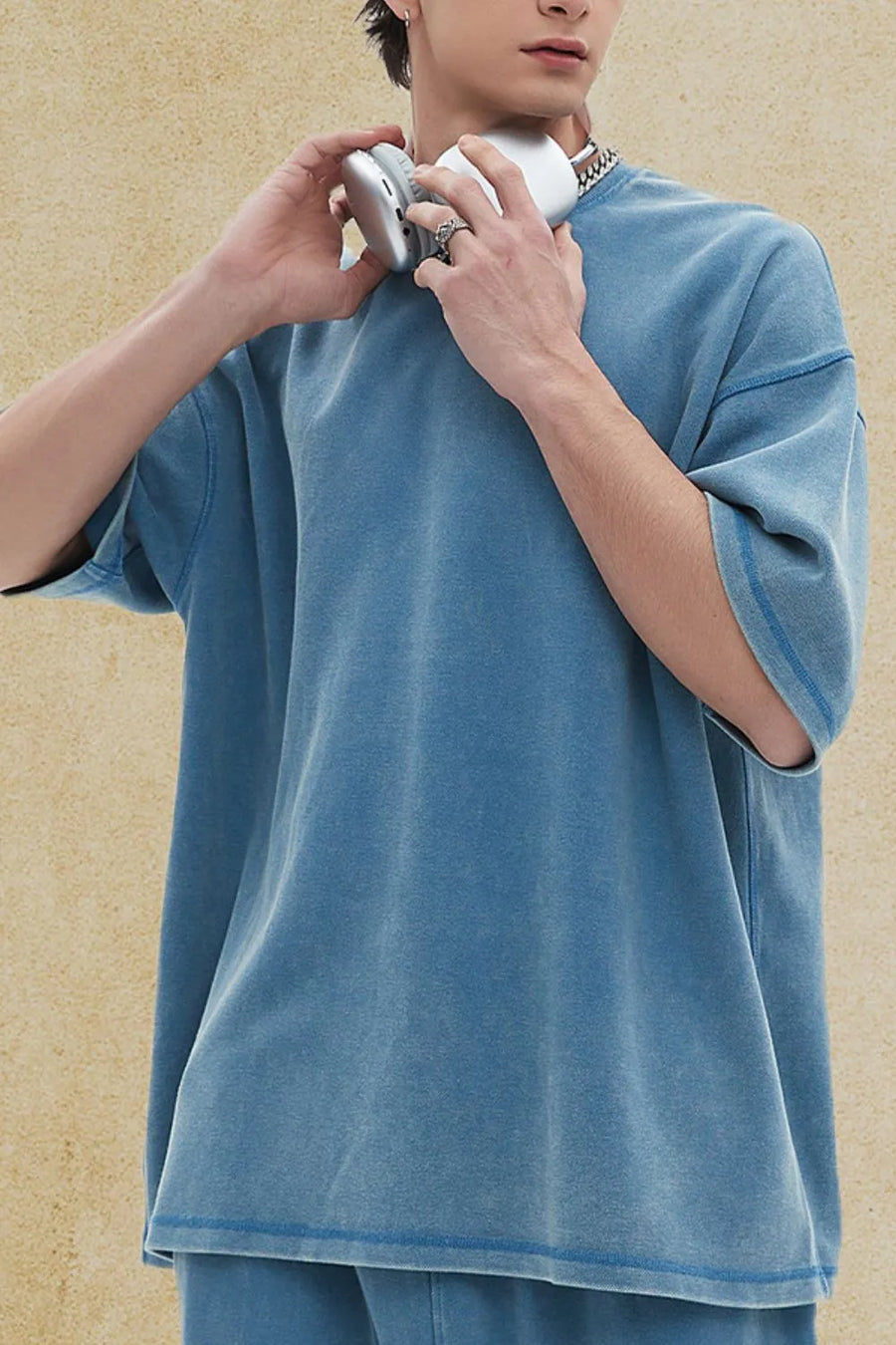Vintage wash boxy t-shirt in light blue with crew neck and short sleeves.