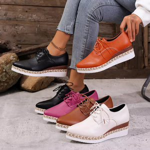 sneakers in black featuring point toe and platform wedge fit