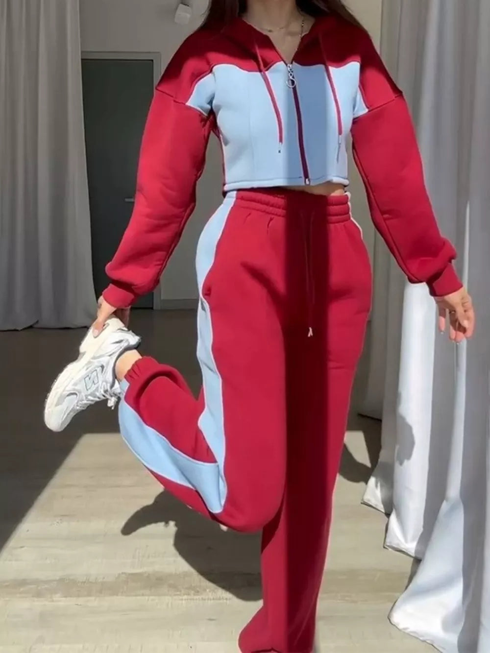 tracksuit in light blue with color-block and drawstring