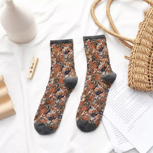 socks in rust featuring contrast heel and regular fit