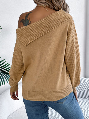 White pullover sweater with ribbed and long sleeve