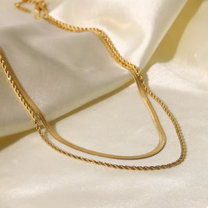 necklace in Gold with layered and collarbone