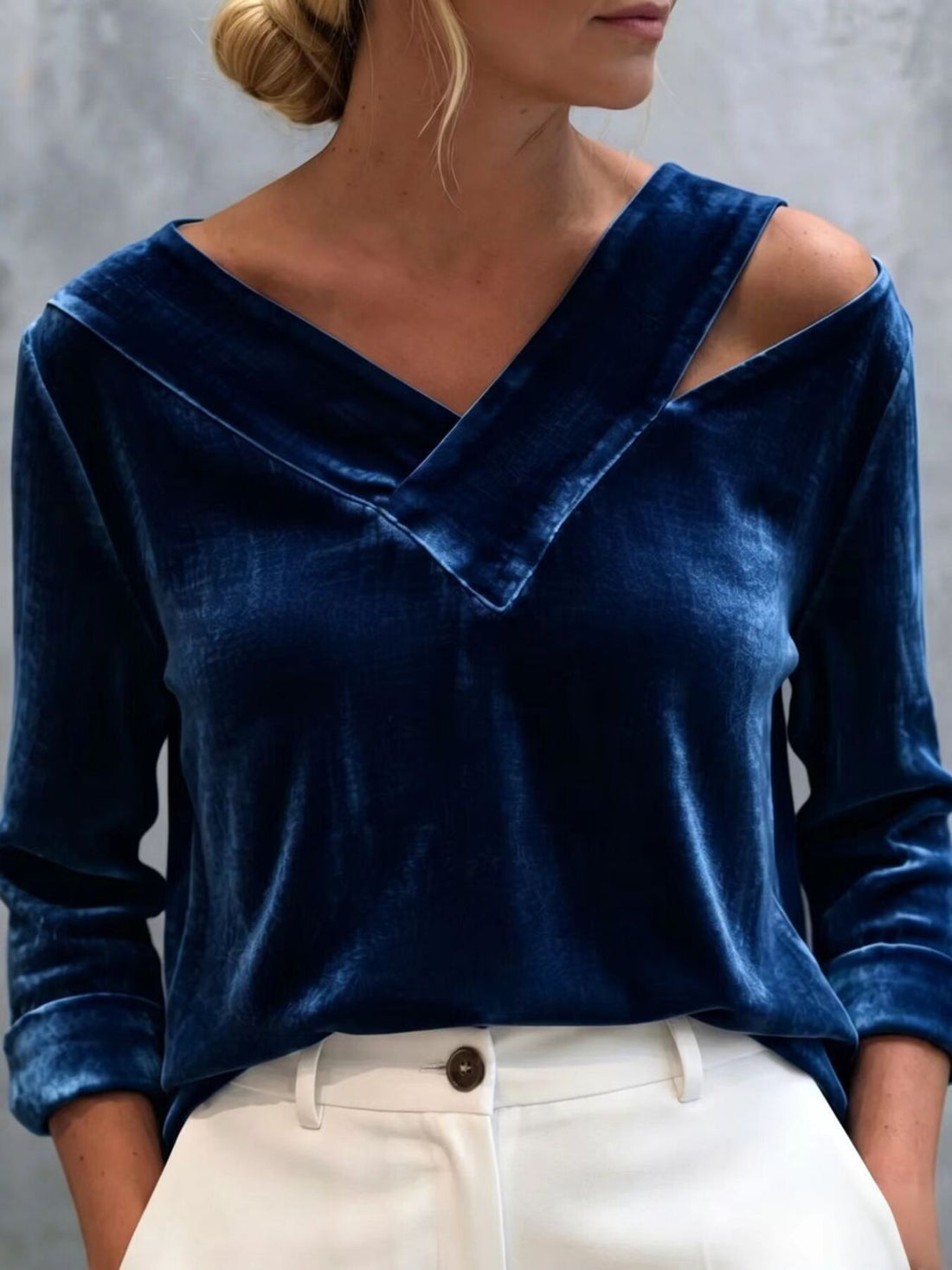 Green relaxed blouse with v-neck