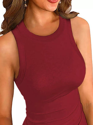 Ribbed fitted round neck tank top in red.