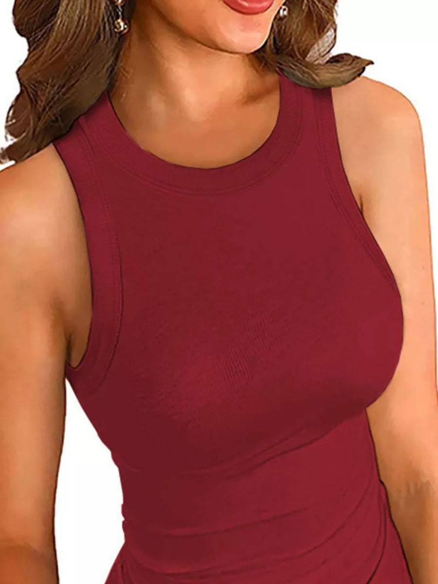 Ribbed fitted round neck tank top in red.