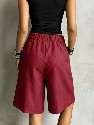 bermuda shorts in Black with tied and bermuda