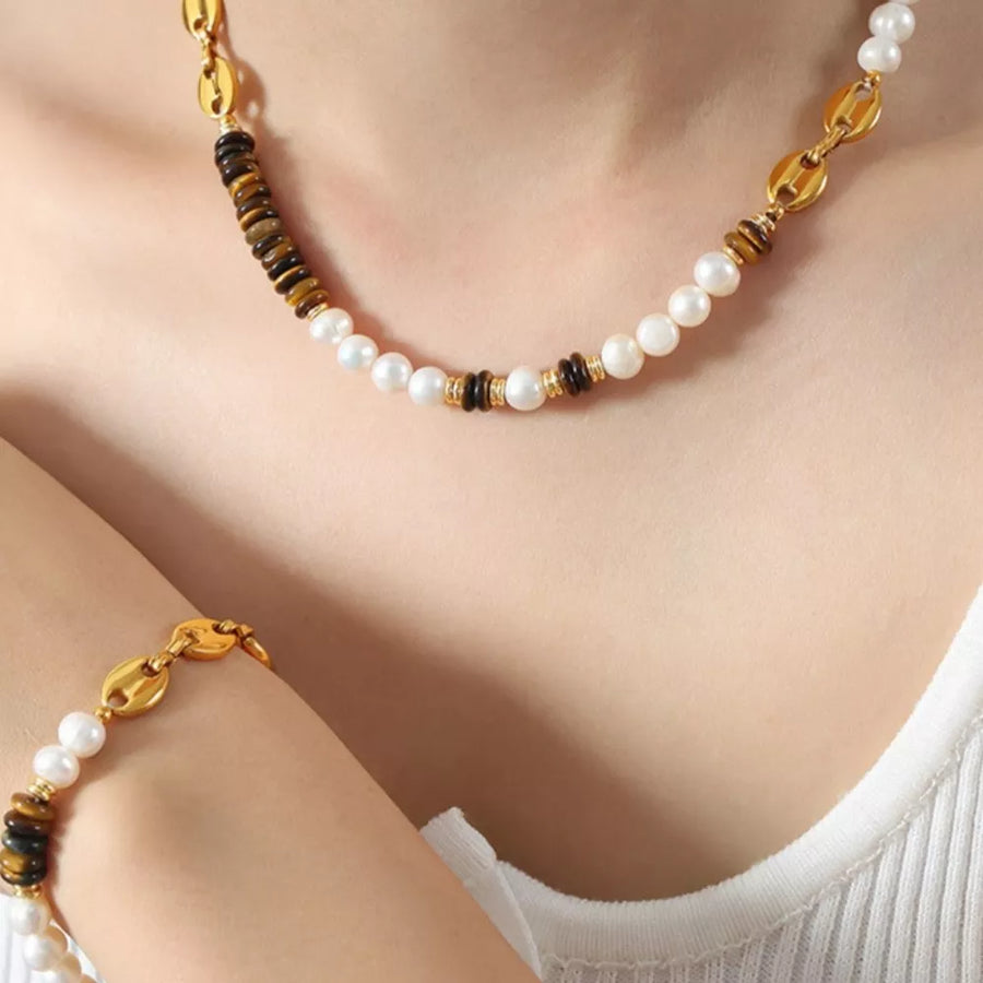 Tiger&amp necklace in ivory with fitted silhouette