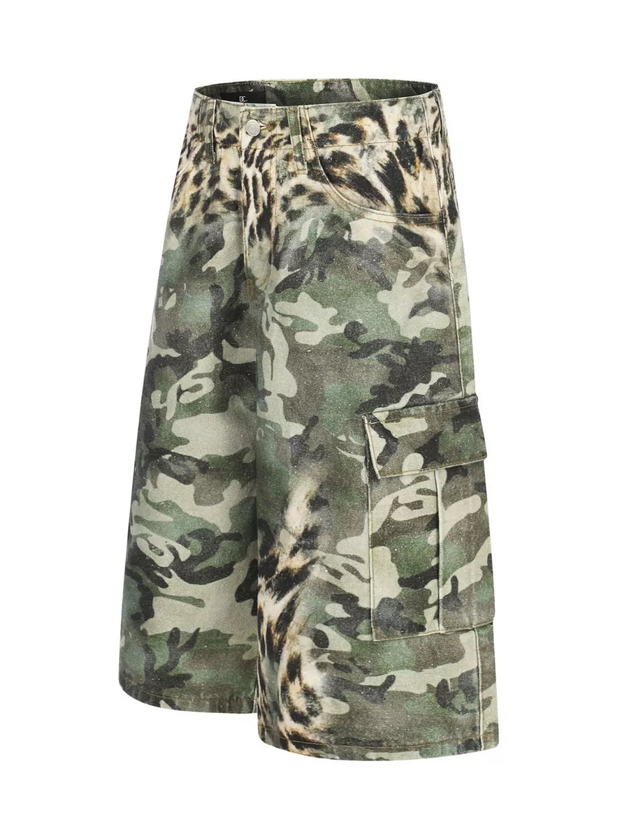 Maternity cargo capris with camouflage and leopard print, featuring cargo pockets.