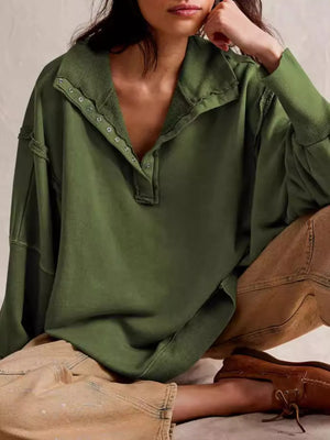 sweatshirt in olive green featuring exposed seam and oversized fit