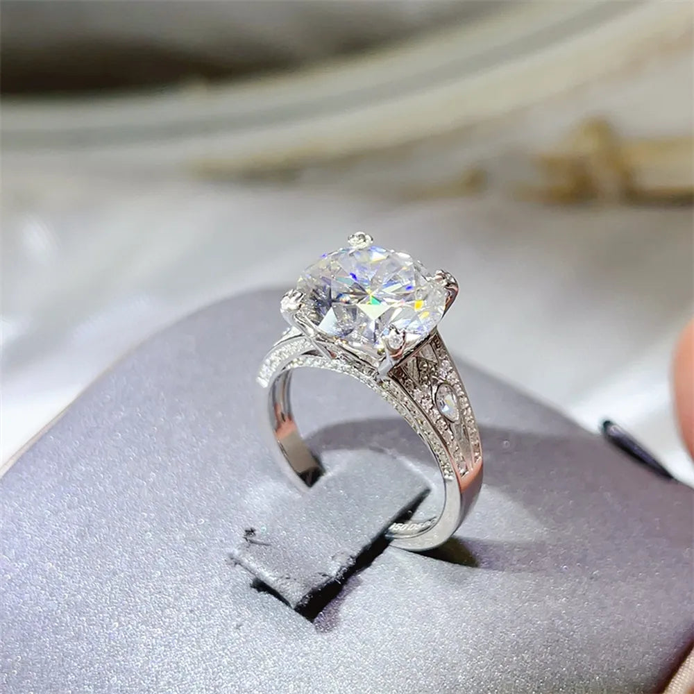 ring in silver featuring 5 carat moissanite and regular fit