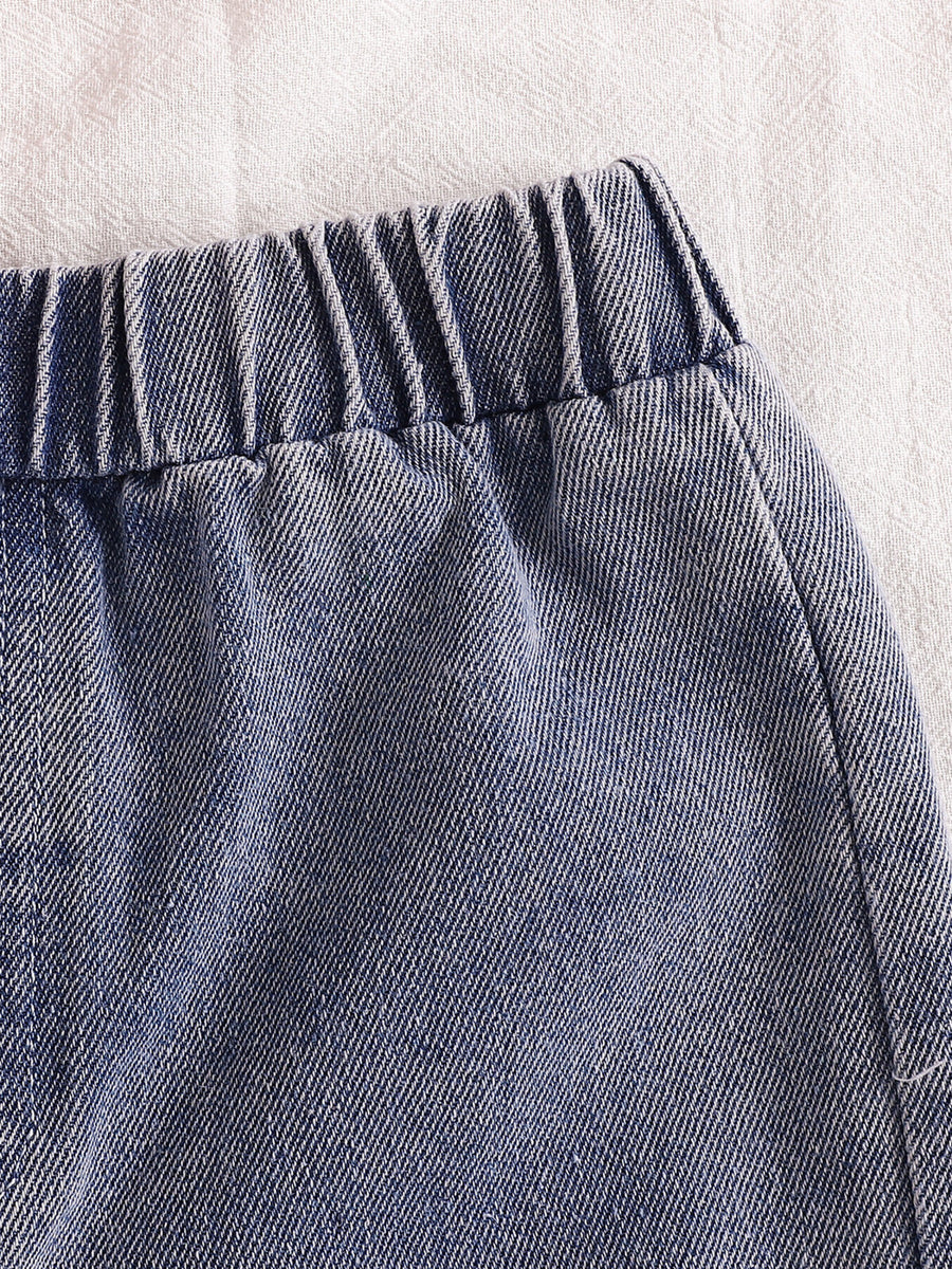 Distressed denim shorts with elastic waistband