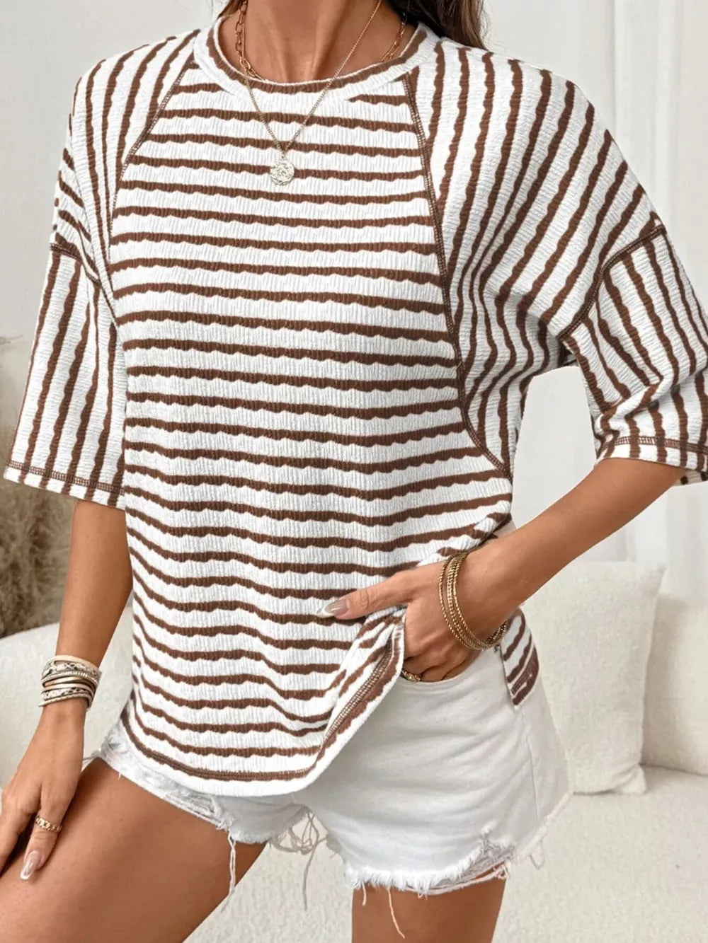 t-shirt in Khaki Color with crew neck and raglan sleeve