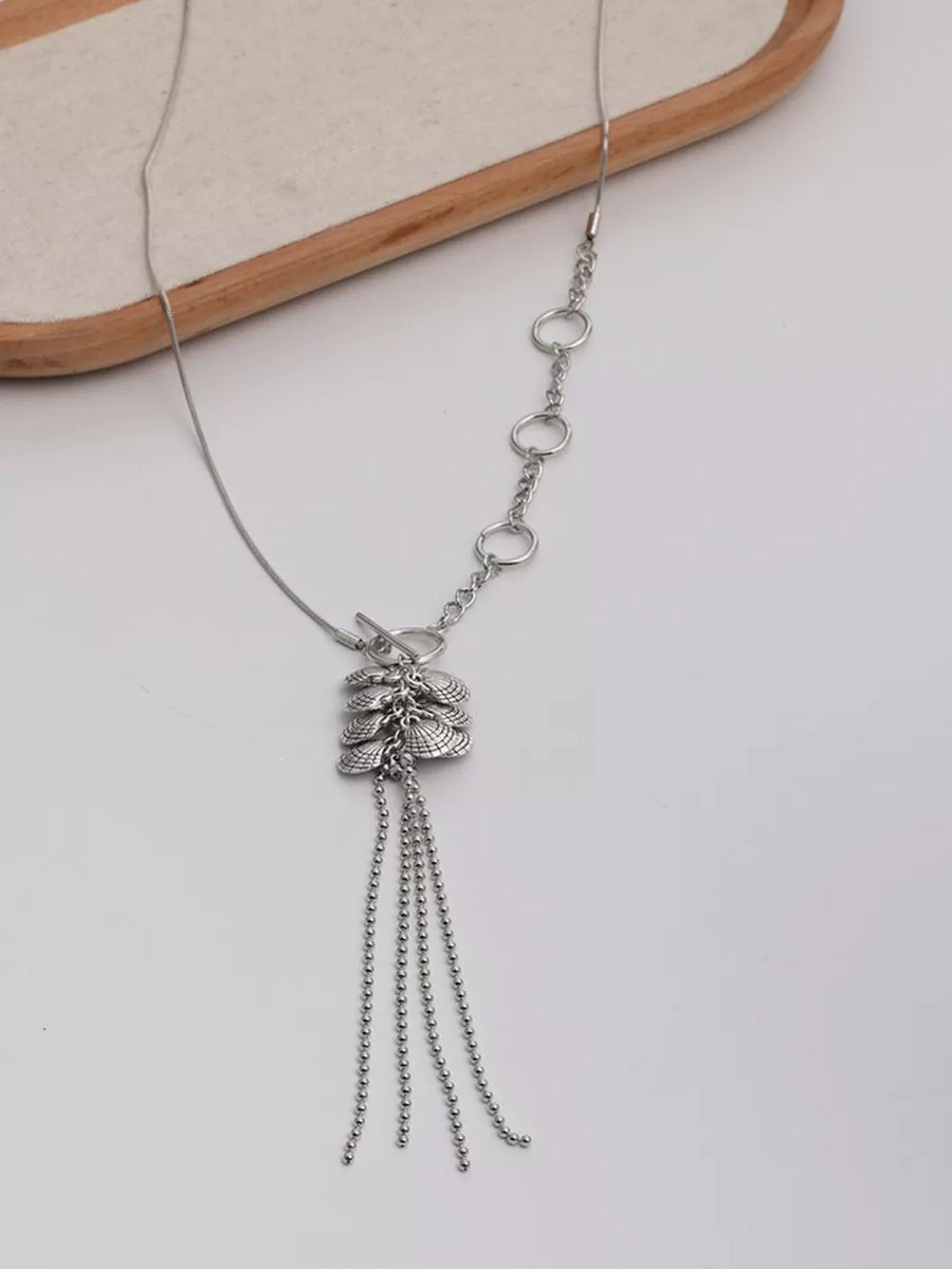 silver with necklace with leaf pendant