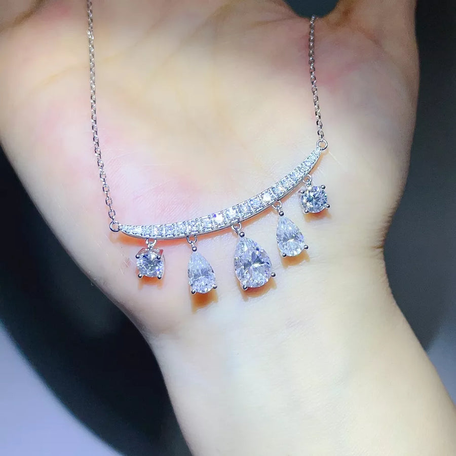 6 Carat 925 Necklace in clear with teardrop pendants