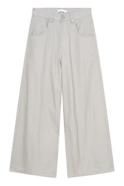 Gray wide-leg denim jeans with sculpted volume and a relaxed fit.