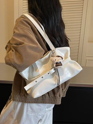 shoulder bag in Off-white with adjustable strap and medium