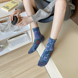 socks in olive green with jacquard knit and crew-length