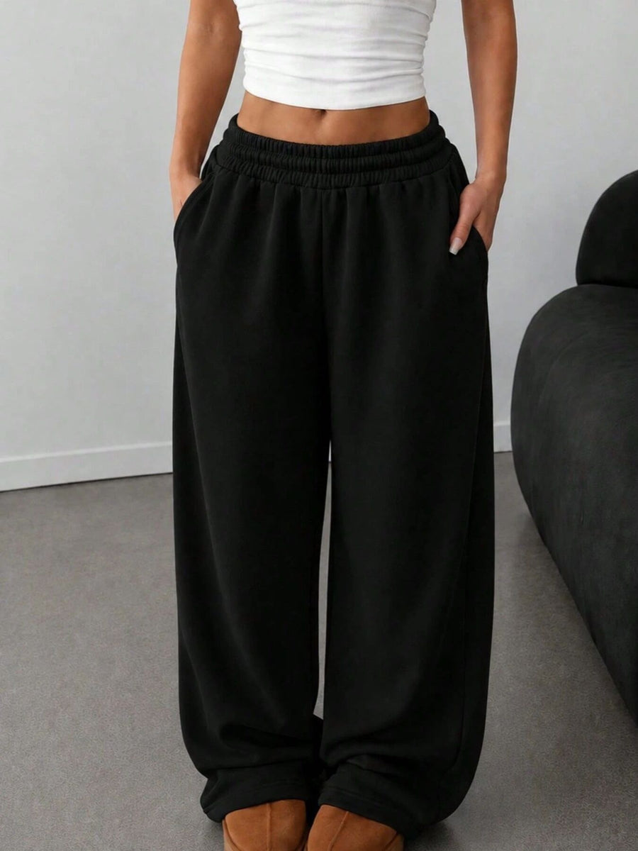 sweatpants in Pink with pocketed and full-length