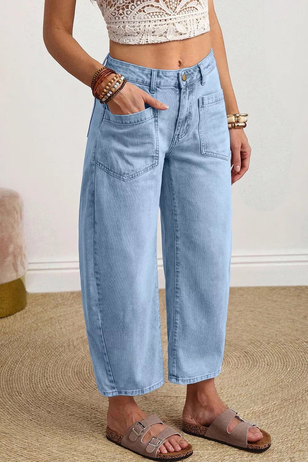 Wide Leg Cropped Jeans in light blue with pocketed
