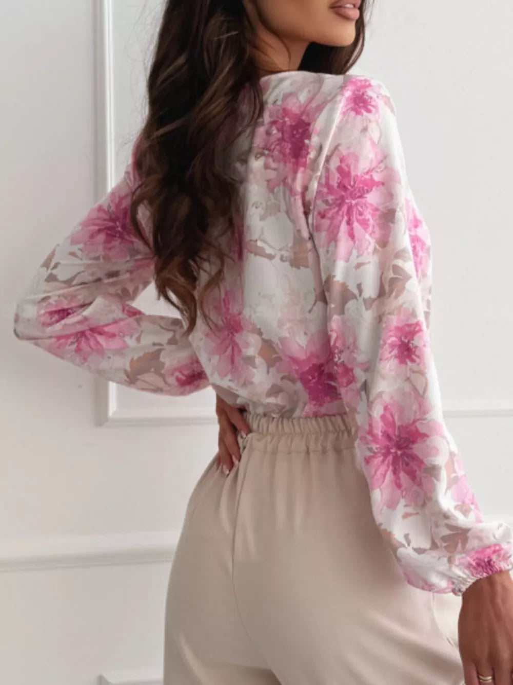 blouse in ivory with floral and balloon sleeves