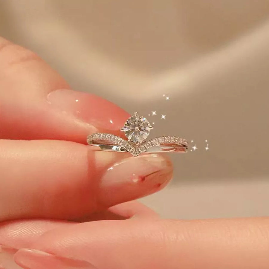 925 sterling silver,Moissanite Carat weight: 1ct Care instructions: Avoid wearin ring in Silver with classic silhouette