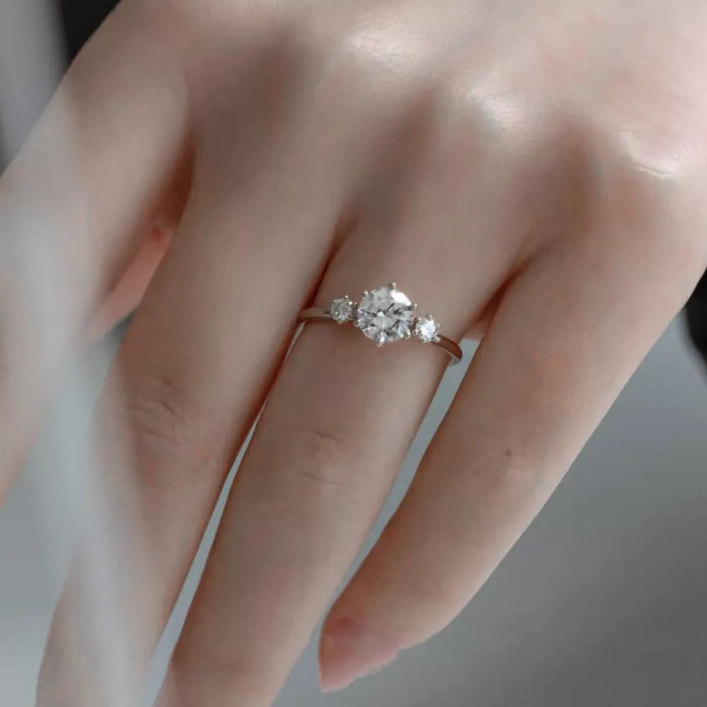 ring in silver featuring adjustable and fitted fit