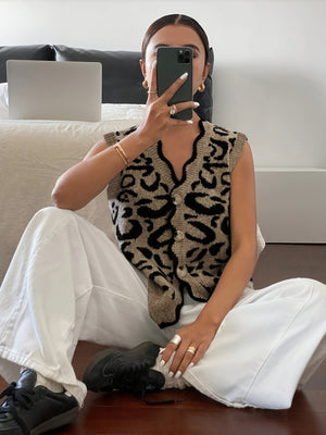 sweater vest in Taupe with leopard and buttoned