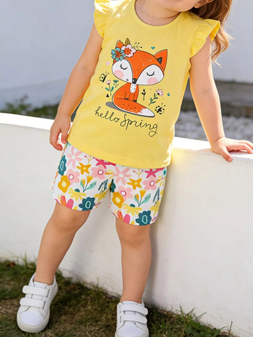 Toddler girls' yellow cotton set with fox graphic tee and floral print shorts