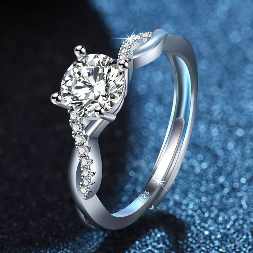 ring in silver featuring adjustable and fitted fit