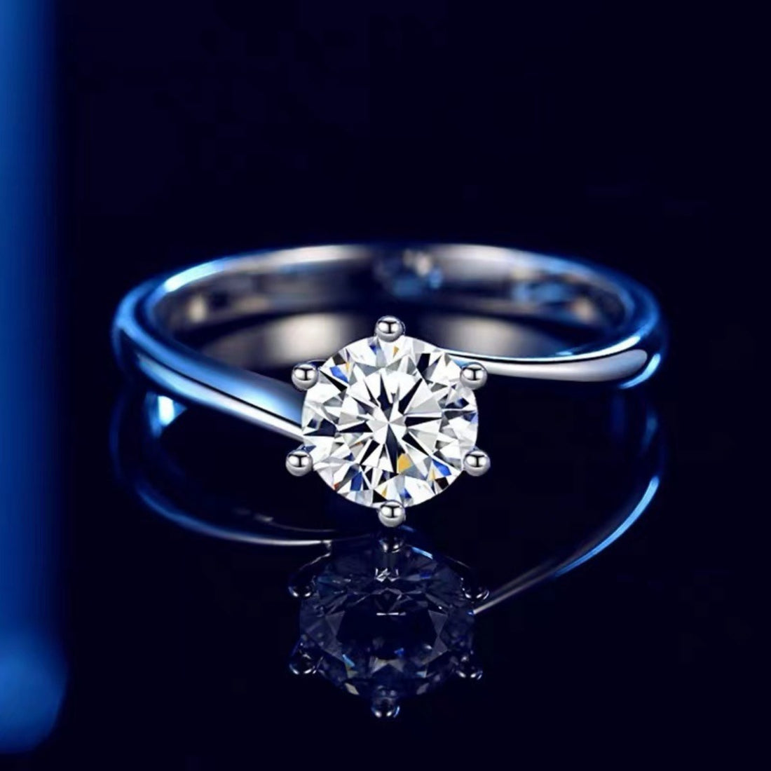 ring in silver featuring solitaire setting and solitaire fit
