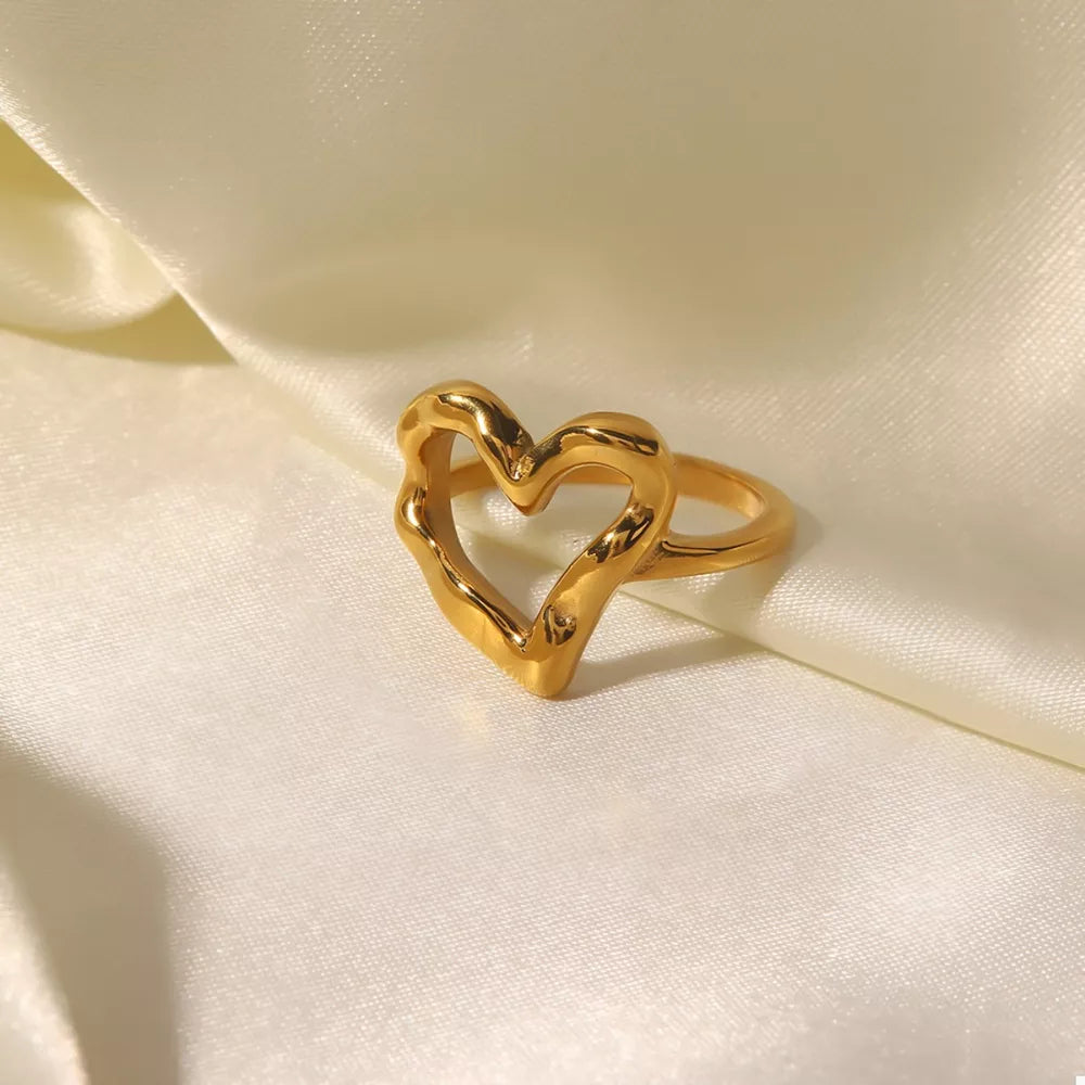 ring in gold featuring heart shape and fitted fit