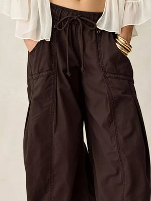 cargo pants in White with high-waisted and full-length