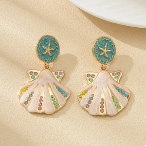 earrings in gold featuring dangle and dangle fit